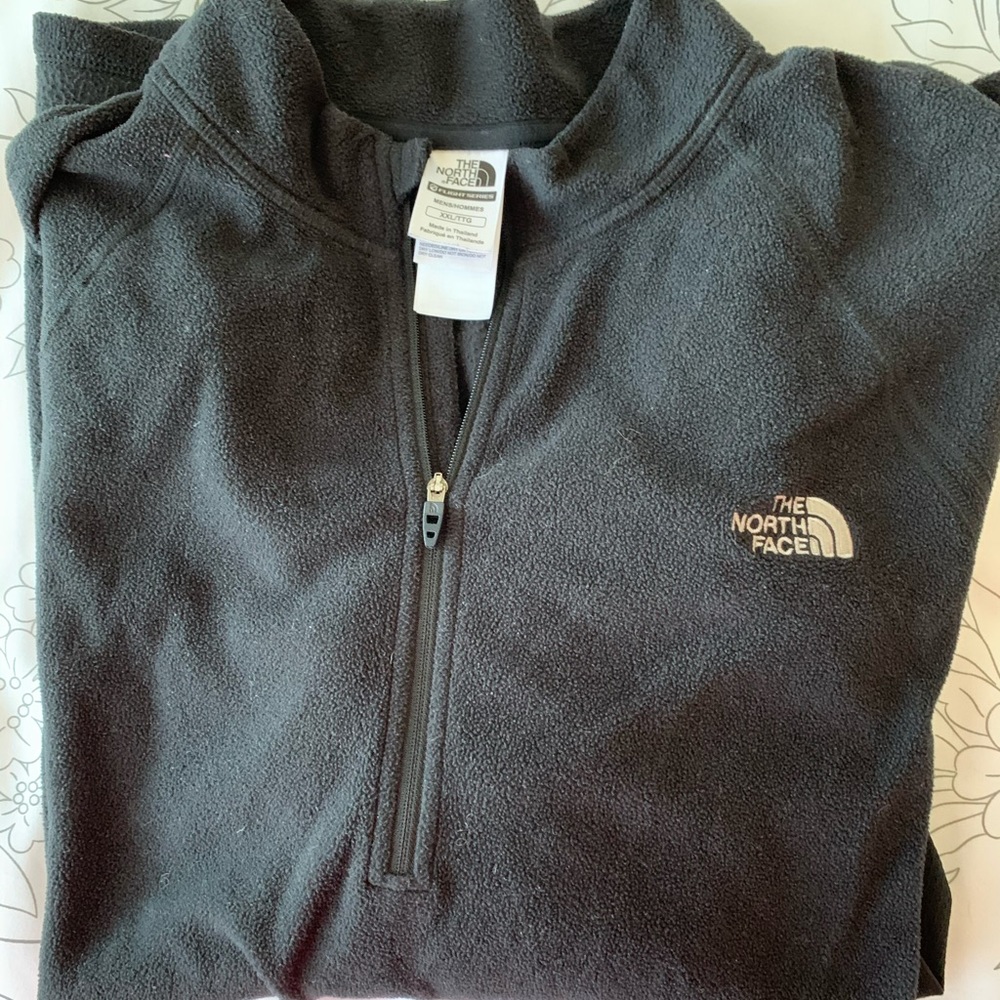 Black Men’s lightweight fleece. The North Face